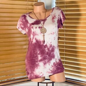 NWT Free Kisses L Purple lilac tie-dye short sleeve stretchy T-shirt & necklace